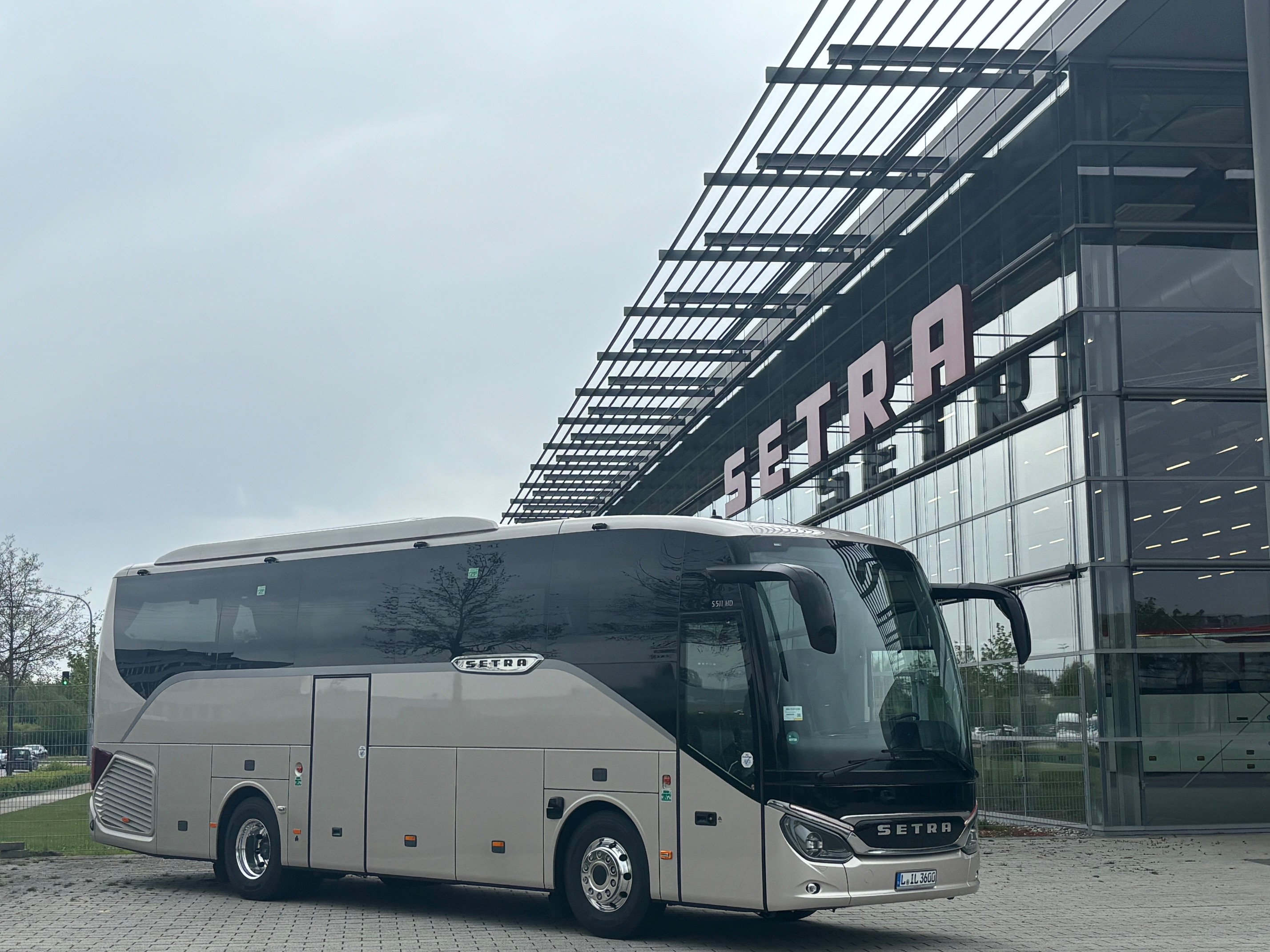 Midibus SETRA S 511 HD midi coach outside